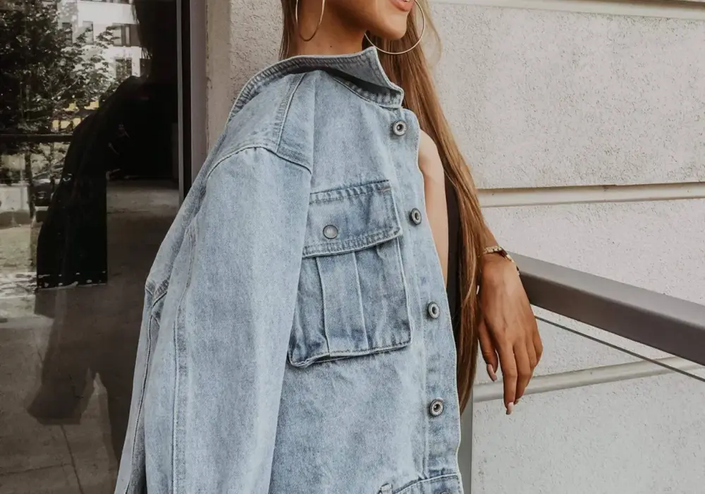 Kurtka jeansowa oversize: 10 stylizacji, które Cię zaskoczą