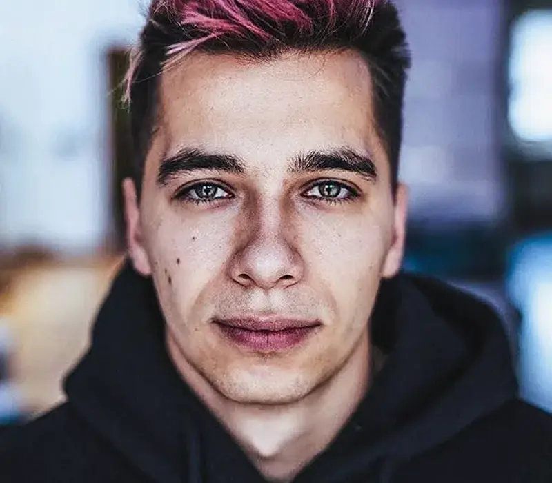 Ile lat ma Karol Friz Wiśniewski? Zaskakujący wiek YouTubera