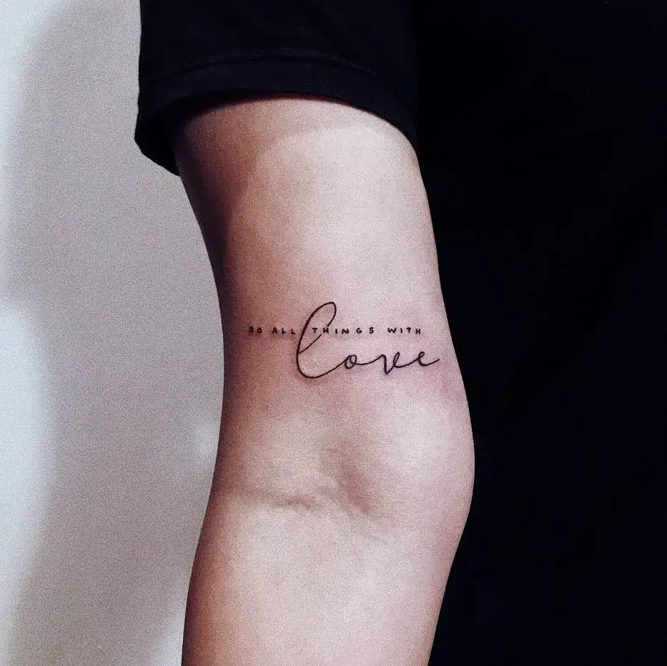 Zdjęcie Małe tatuaże damskie - ich znaczenie i symbolika, które warto znać
